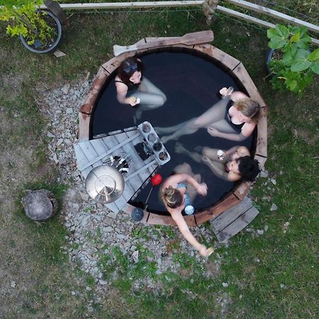 Airstream, Vintage American Caravan & Hottub Ashburton Buitenkant foto