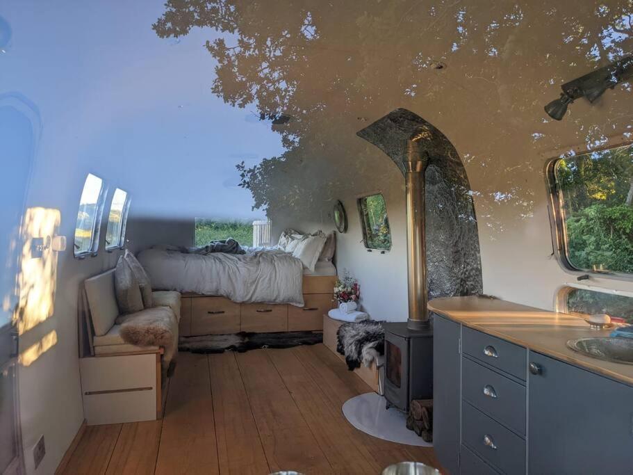 Airstream, Vintage American Caravan & Hottub Ashburton Buitenkant foto