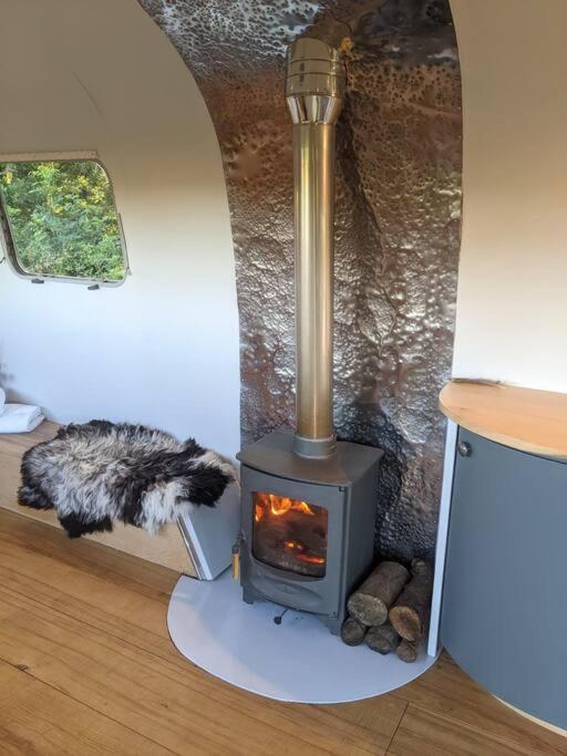Airstream, Vintage American Caravan & Hottub Ashburton Buitenkant foto