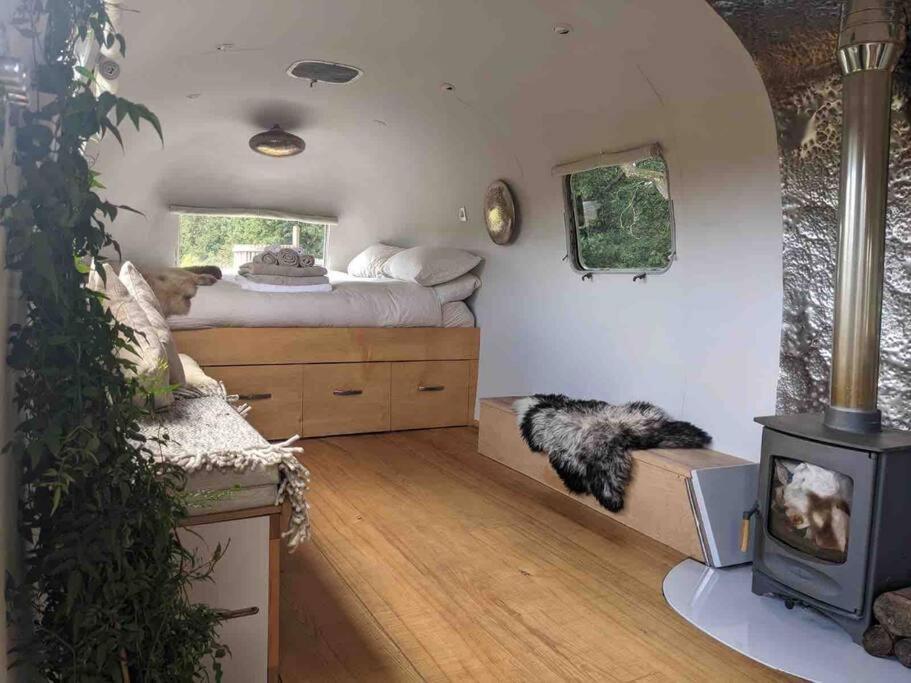 Airstream, Vintage American Caravan & Hottub Ashburton Buitenkant foto