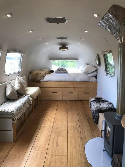 Airstream, Vintage American Caravan & Hottub Ashburton Buitenkant foto