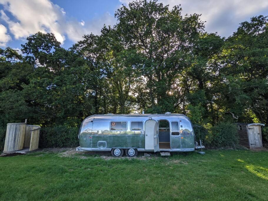 Airstream, Vintage American Caravan & Hottub Ashburton Buitenkant foto