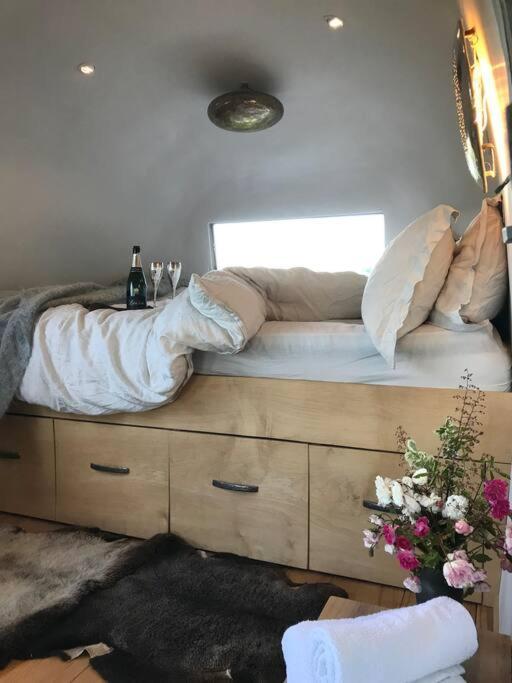Airstream, Vintage American Caravan & Hottub Ashburton Buitenkant foto