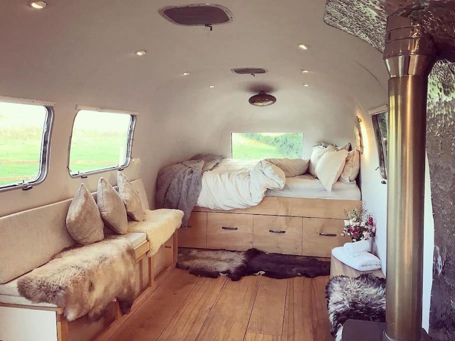 Airstream, Vintage American Caravan & Hottub Ashburton Buitenkant foto